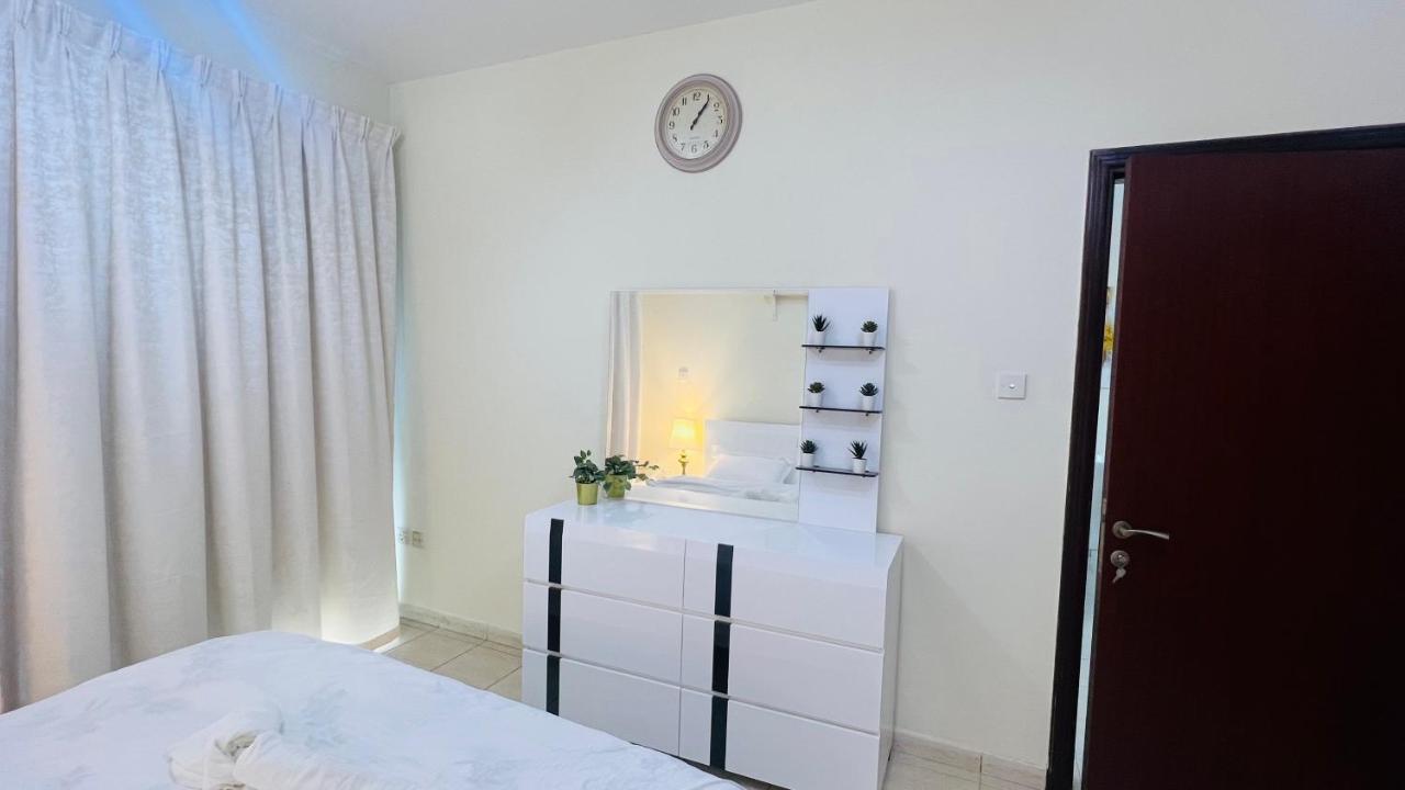 Newly Furnished Cozy One Bed Room Apartment 2 Bathroom City View Дубай Экстерьер фото