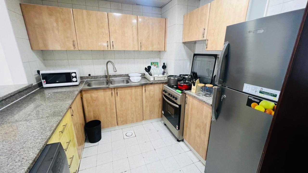 Newly Furnished Cozy One Bed Room Apartment 2 Bathroom City View Дубай Экстерьер фото