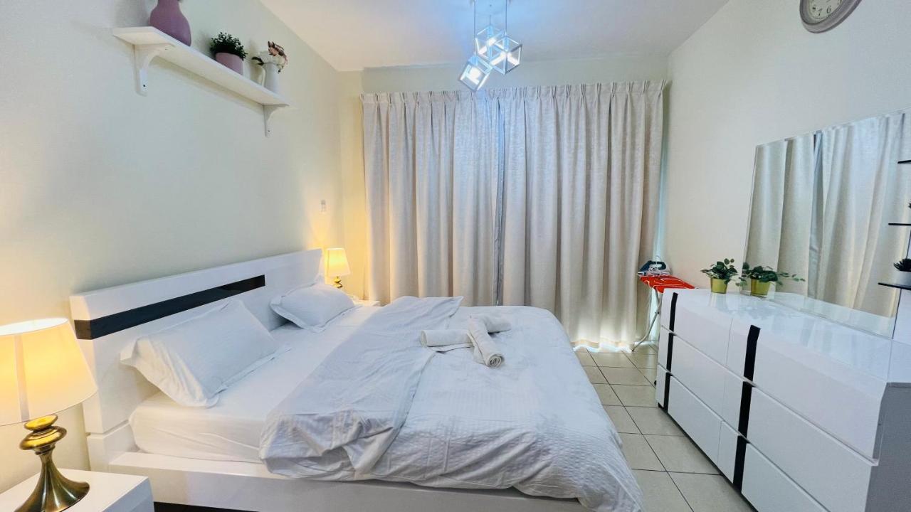 Newly Furnished Cozy One Bed Room Apartment 2 Bathroom City View Дубай Экстерьер фото
